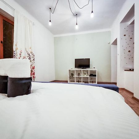 Home Central Apartment Brasov Luaran gambar