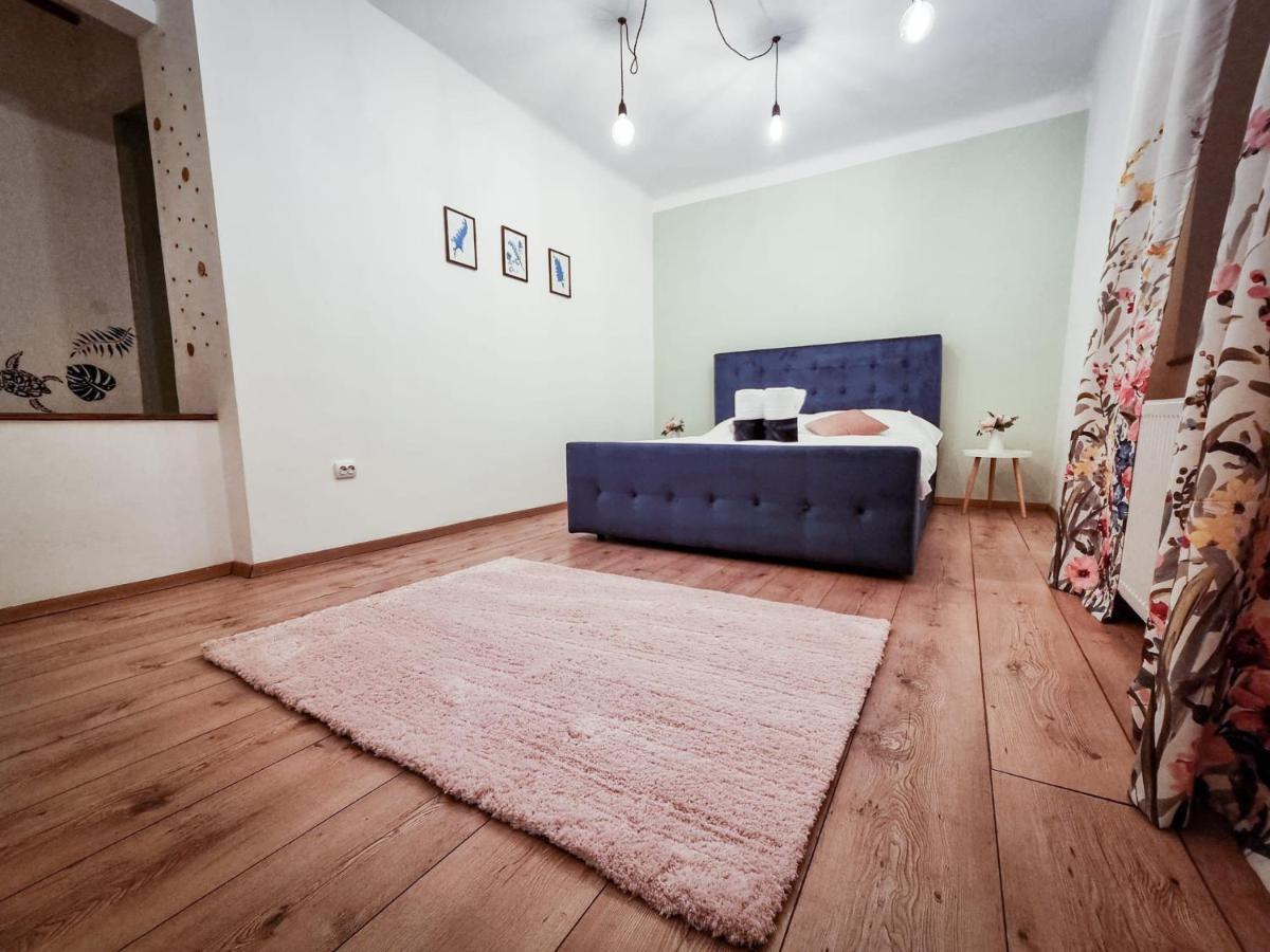 Home Central Apartment Brasov Luaran gambar