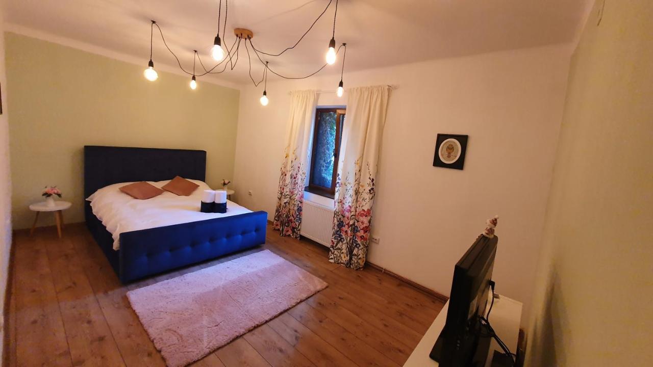 Home Central Apartment Brasov Luaran gambar